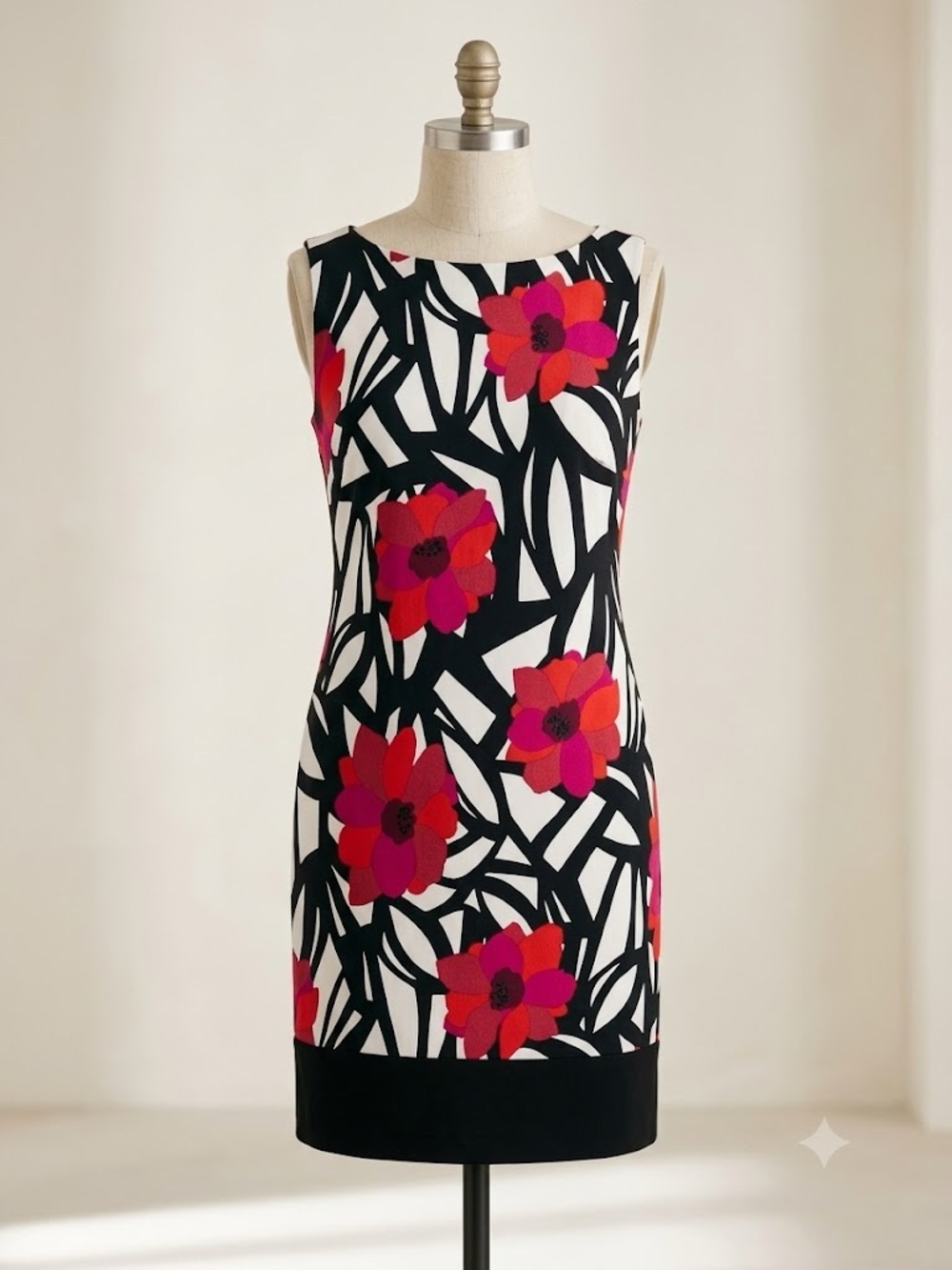 Alyx Sleeveless Floral Shift Dress in White, Black & Red-Pink Size 16